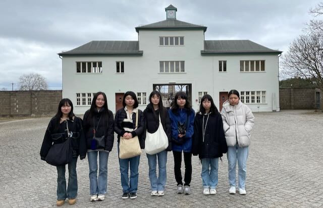 強制収容所跡入場前の写真