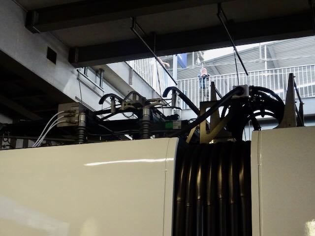 ハイブリッド電車